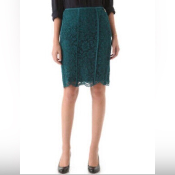 TORY BURCH Size 2 BLACK Everett Lace Pencil Skirt Silk Lining Mini Scalloped Hem - Picture 2 of 13